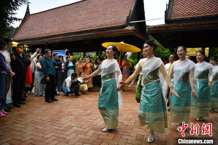 中国舞者演绎泰国舞蹈“云端”推广异国风情